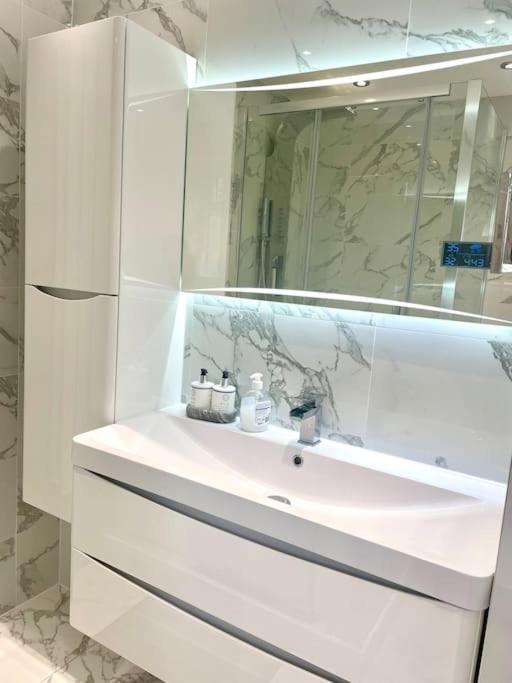 Stunning 1 Bedroom And Double Sofa Bed Near Train Station Σαουθάμπτον Εξωτερικό φωτογραφία